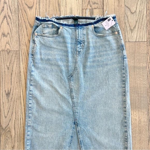 NWT Wild Fable Mid Low Rise Light Blue Slip On Denim Raw Hem Skirt Size 4R - Picture 5 of 13